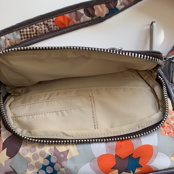 Stella McCartney X LeSportsac nylon shoulder bag with bunny keychain - Picture 6 of 8